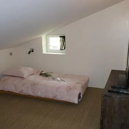Domaine De Maspa Oda ve Kahvaltı Rubercy